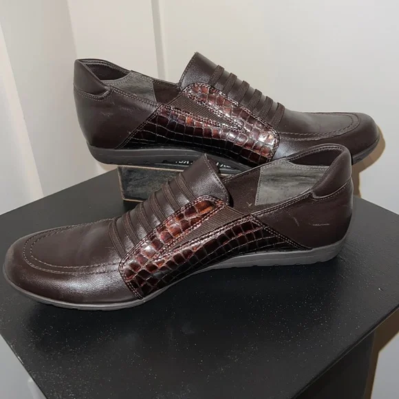 Vaneli Sport loafers, brown with faux alligator accents - Picture 1 of 7